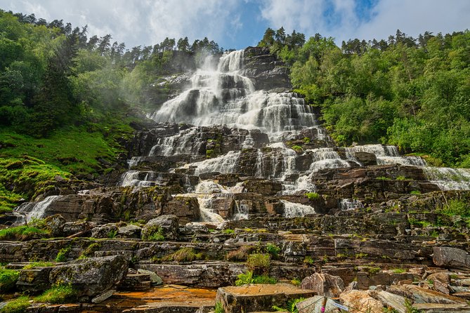 2-Day Round Trip from Bergen: THE GRAND SOGNEFJORD – fjords, waterfalls, glacier - Stegastein, Aurlandsvegen, and old Lærdal