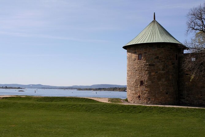 2- hour kayak trip on the Oslo Fjord - Houseboats, Special Vessels, and Fornebu Architecture