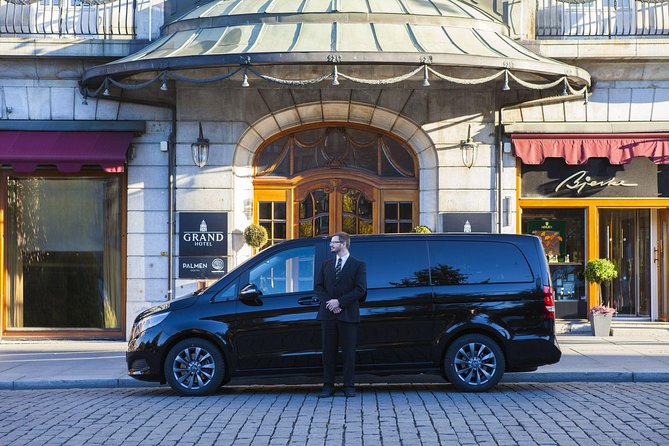 8 hours Full-Day Exclusive Oslo Tailormade Guided Limo Tour - Holmenkollen and the forest above Oslo