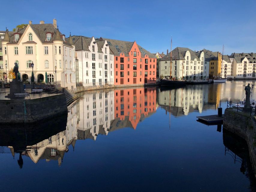 Ålesund: Giske and Godøy Islands Guided Sightseeing Tour - Giske Church and the short photo stop