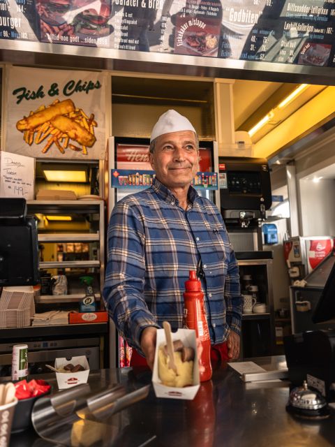 Ålesund: Guided Food Walking Tour - A balanced look at the guiding style