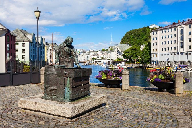 Alesund Shore Excursion: The Ultimate Sightseeing Tour - Who will enjoy this four-hour outing
