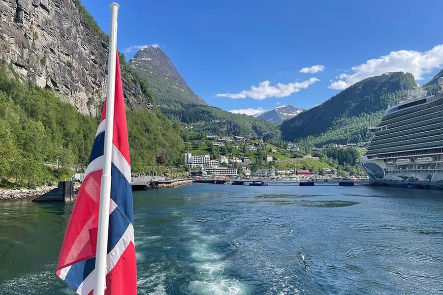 Ålesund to Geiranger Fjord Boat Tour with Return Bus Tour - Eidsdal, Storfjord, and the return to Ålesund