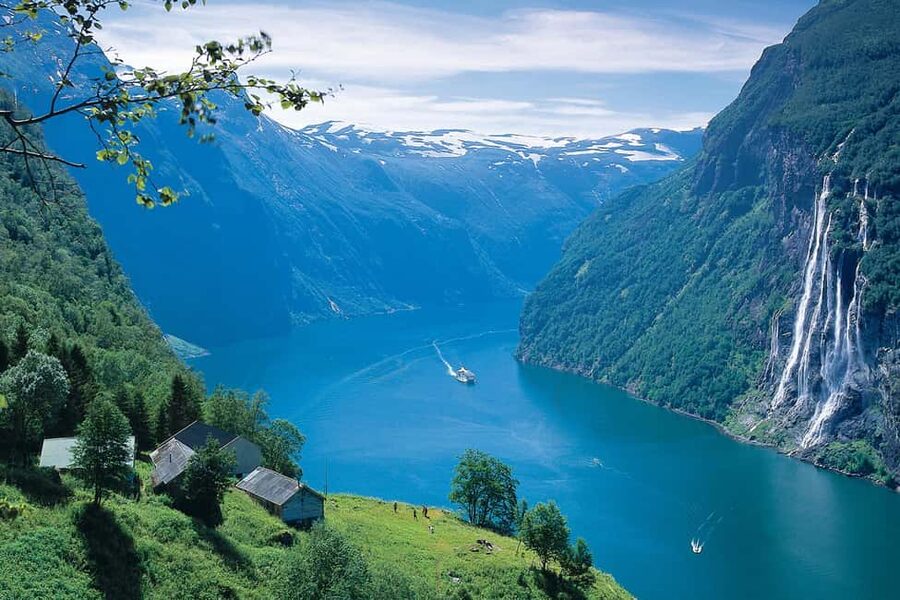 Ålesund to Geiranger Fjord Boat Tour with Return Bus Tour - Starting at Rådhuskaia in Ålesund