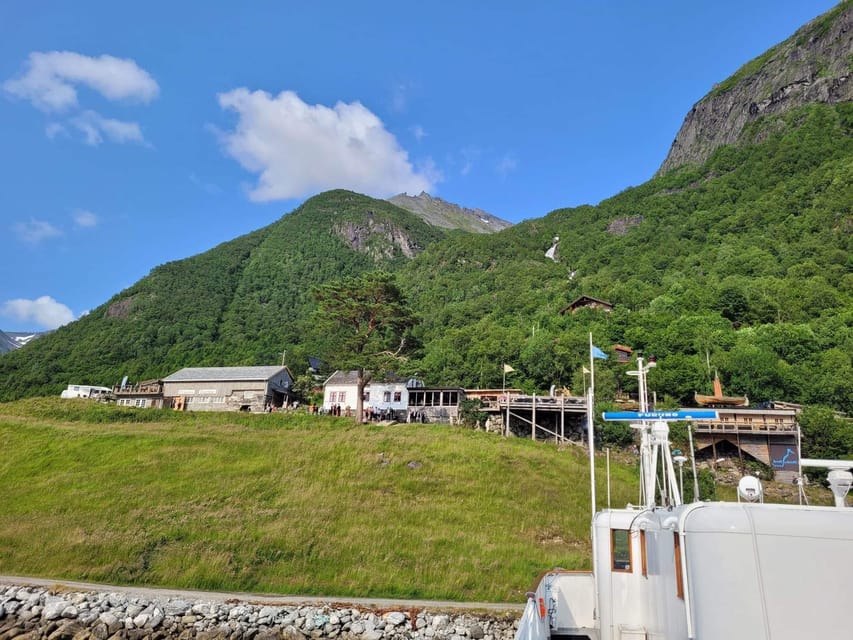 Ålesund-Trandal fjord tour with 3 hours stop at Trandal - The 75-minute journey through Hjørundfjord