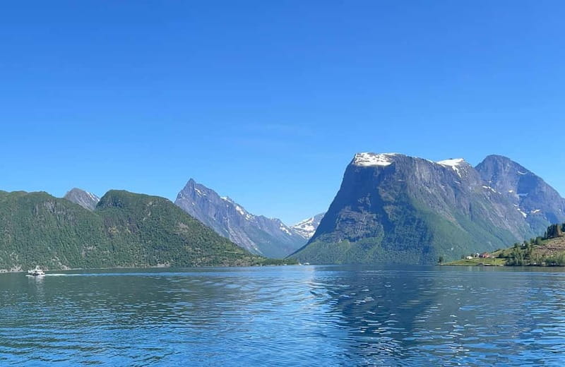 All About the Fjords, in one tour by bus & boat from Ålesund - Commentary, staff, and the organization question