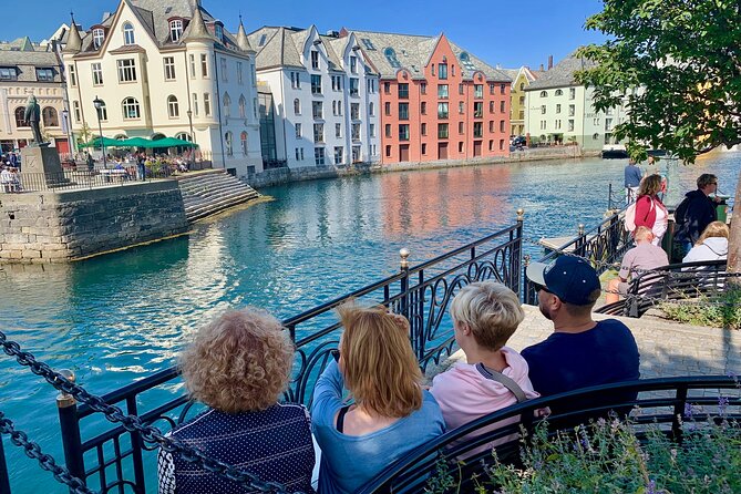 All Alesund Highlights in one tour - Waldehuset and the fire of January 23, 1904