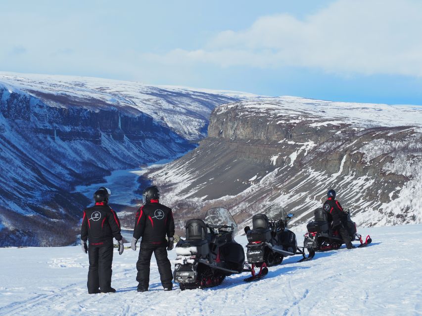 Alta: Guided Snowmobile Safari on Finnmarksvidda With Snacks - A mountain cabin, hot drinks, and a needed pause