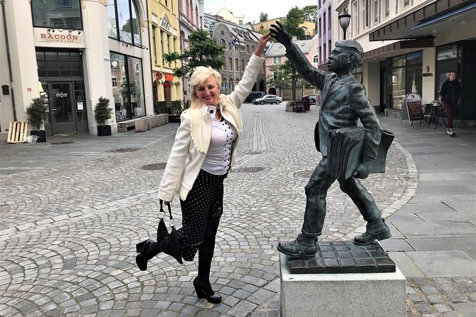 Amazing city walk in Ålesund - Finding the start near Rådhusplassen