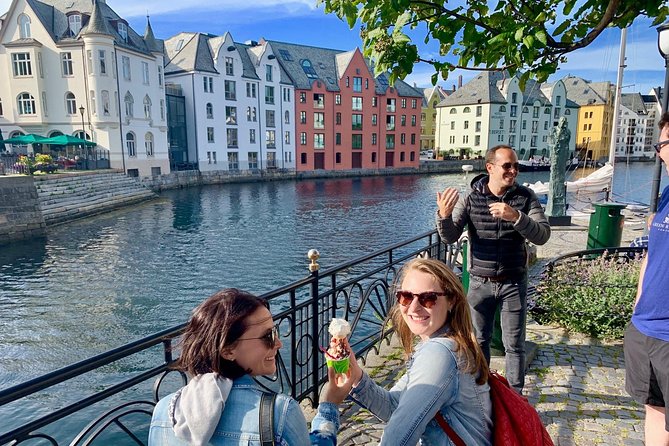 Amazing city walk in Ålesund - Brosundet and Ålesund’s Sea Venice feel