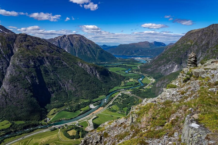 Andalsnes: Bike & Hike Adventure to Litlefjellet Summit - Starting in Åndalsnes with a 15-minute safety briefing