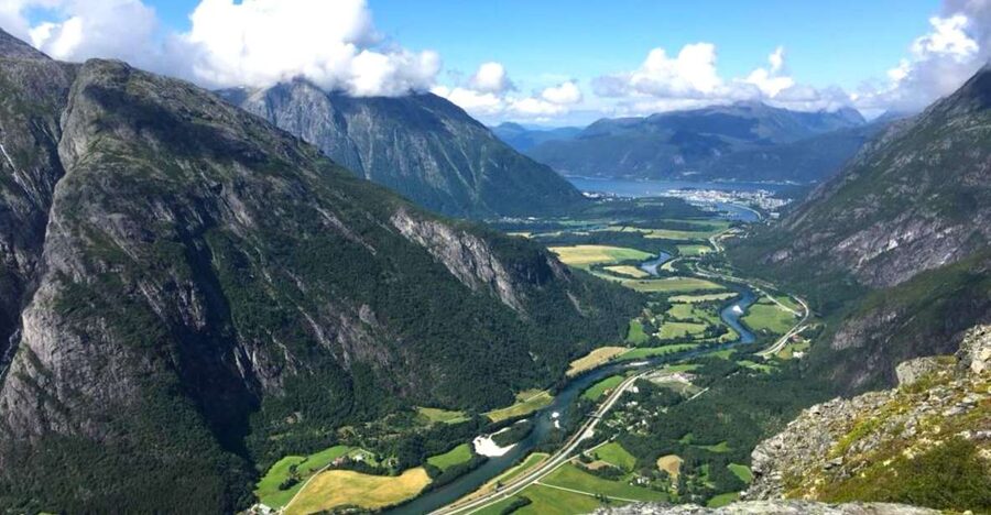 Åndalsnes - Trollstigen & Trollwall Audio Guid Bus Tour - The Varden viewpoint detail to check
