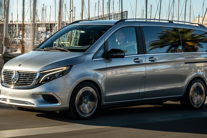 Arrival Private Transfer from Bergen Airport BGO to Bergen by luxury minivan - Timing, luggage, and arrival planning