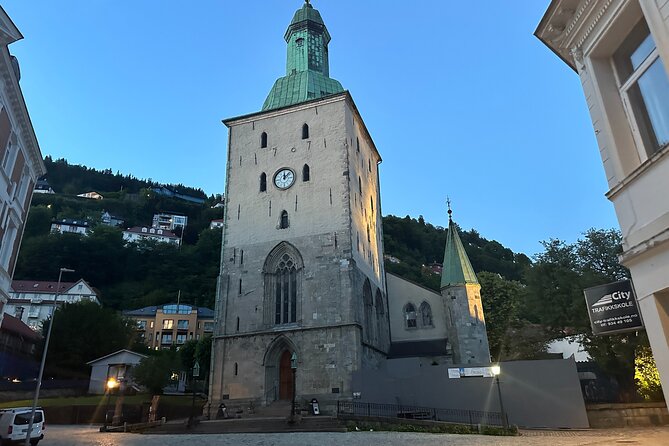 Audio Walking Tour in Bergen Famous Ghosts Location - Skostredet, Bergen’s shoe street