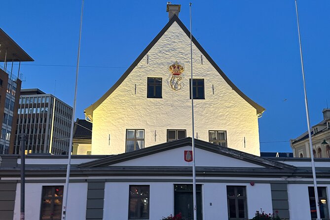 Audio Walking Tour in Bergen Famous Ghosts Location - The Sailor’s Monument and lives lost at sea