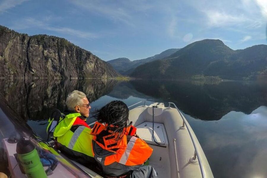 Bergen: Bergen Fjord by Zodiac or Pontoon Boat - Who will enjoy this most