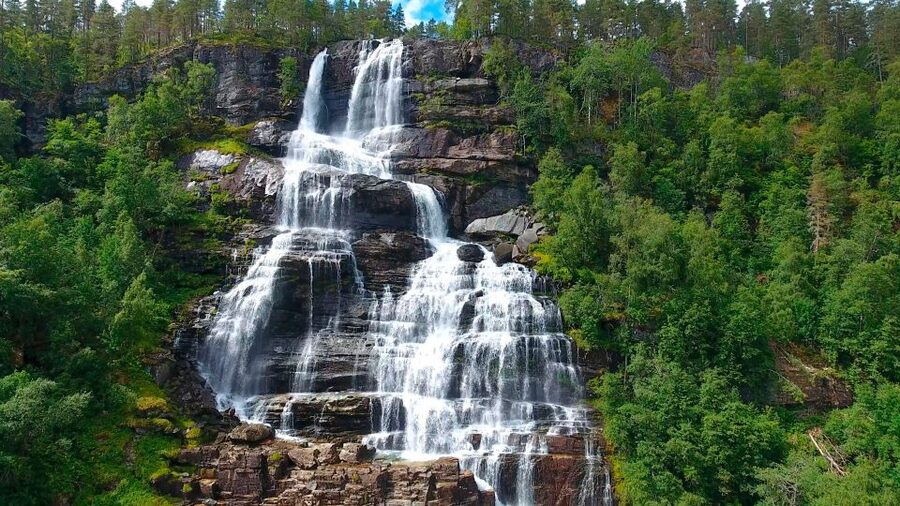 Bergen: Guided Fjord & Glacier Tour to Fjærland - Seeing Bøyabreen, an arm of Jostedalsbreen