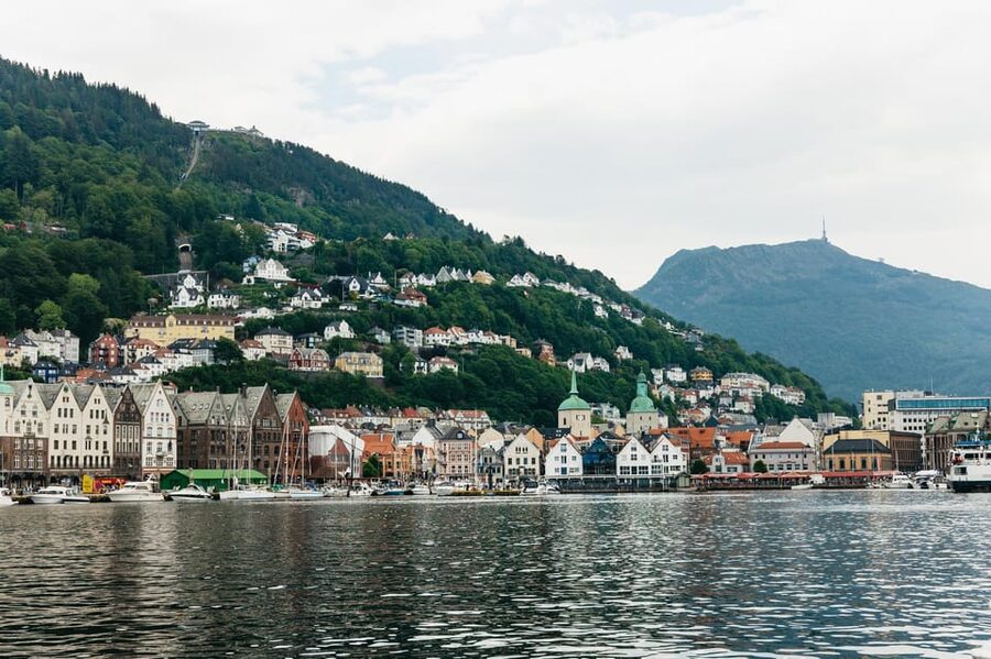 Bergen: Guided Minibus Tour with Photo Stops - Starting beside Bergen Fortress