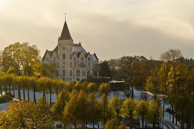 Bergen: Guided Tour by Minibus with Local Guide & Photostops - Nordnes and Bergen’s older wooden streets