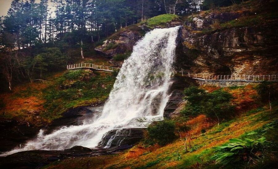 Bergen: Hardangerfjord, Voss Gondola & 3 Great Waterfalls - Skjervsfossen and the first waterfall stop