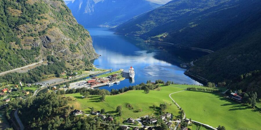 Bergen: Hardangerfjord, Voss Gondola & 3 Great Waterfalls - Leaving Bergen for Norheimsund and Øystese