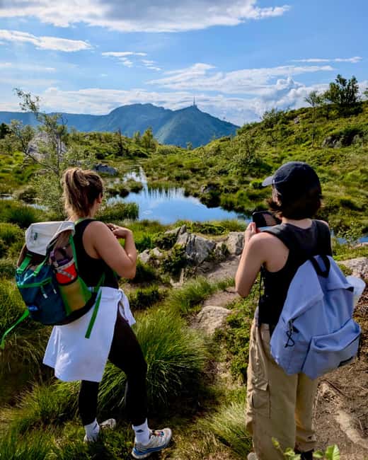 Bergen: Mountain hike on top of Bergen - Public tour - Meeting at Strandkaien and riding the Fløibanen