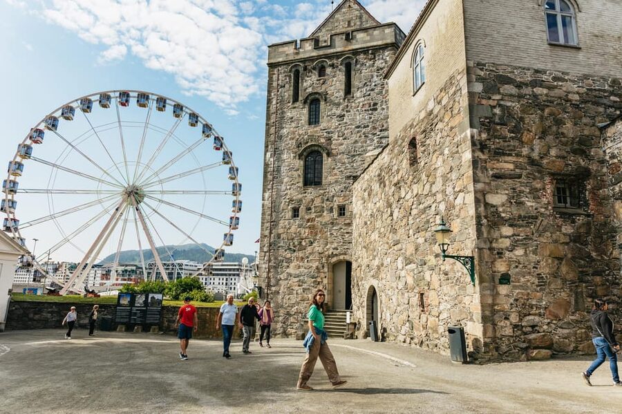 Bergen: Past & Present Small Group Guided Walking Tour - Guides, Group Size, And The Feel Of The Walk