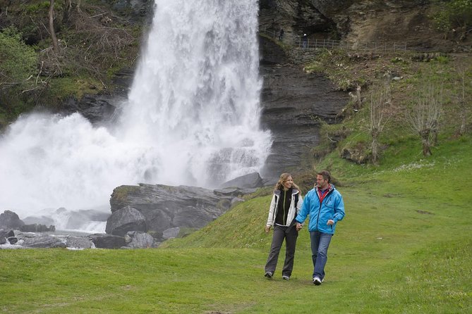 Bergen: Private Full-Day Roundtrip to Hardangerfjord with cruise - Cruising Hardangerfjord for 40 minutes