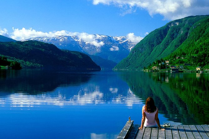 Bergen: Private Full-Day Roundtrip to Hardangerfjord with cruise - Fossen Bratte and Steinsdalsfossen