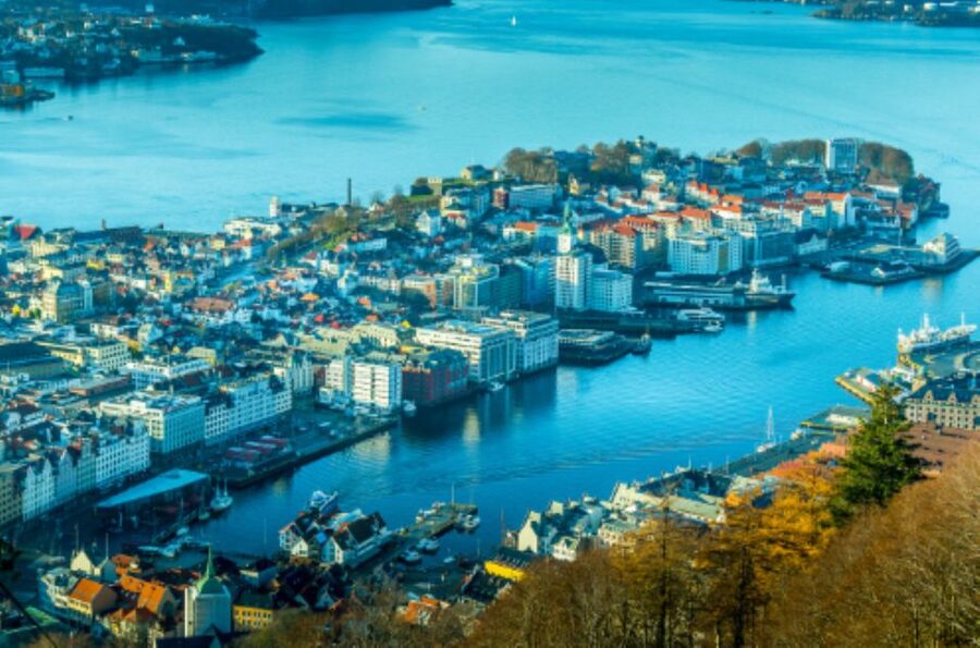 Bergen: Private Guided City Sightseeing Tour - The hillside viewpoint over Bergen and its islands