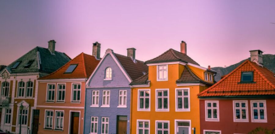 Bergen: Private Guided City Sightseeing Tour - Bryggen: Bergen’s essential first stop