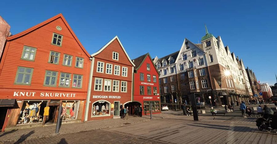 Bergen: Private tour in your own language - Festplassen gives you a broad first view