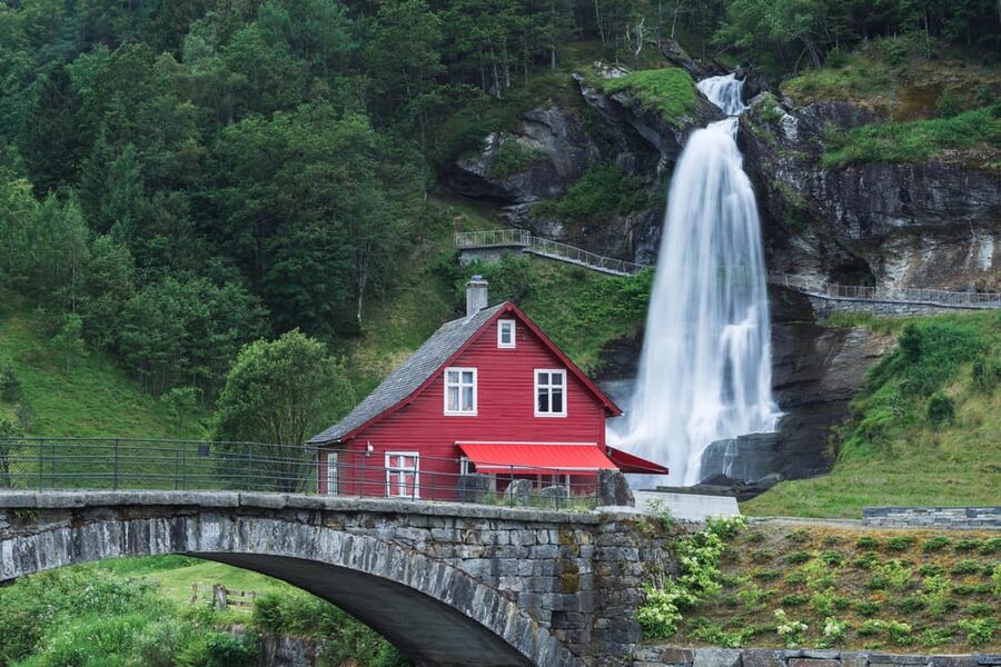 Bergen: Private Waterfalls and Wonders of Fjord Norway - Eidfjord, your lunch and breathing space