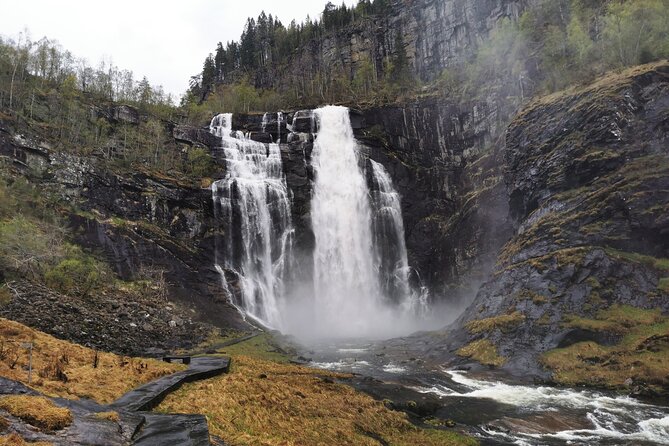 Bergen : Private Waterfalls and Wonders Tour in Norway - Skjervsfossen and the road through Hardanger