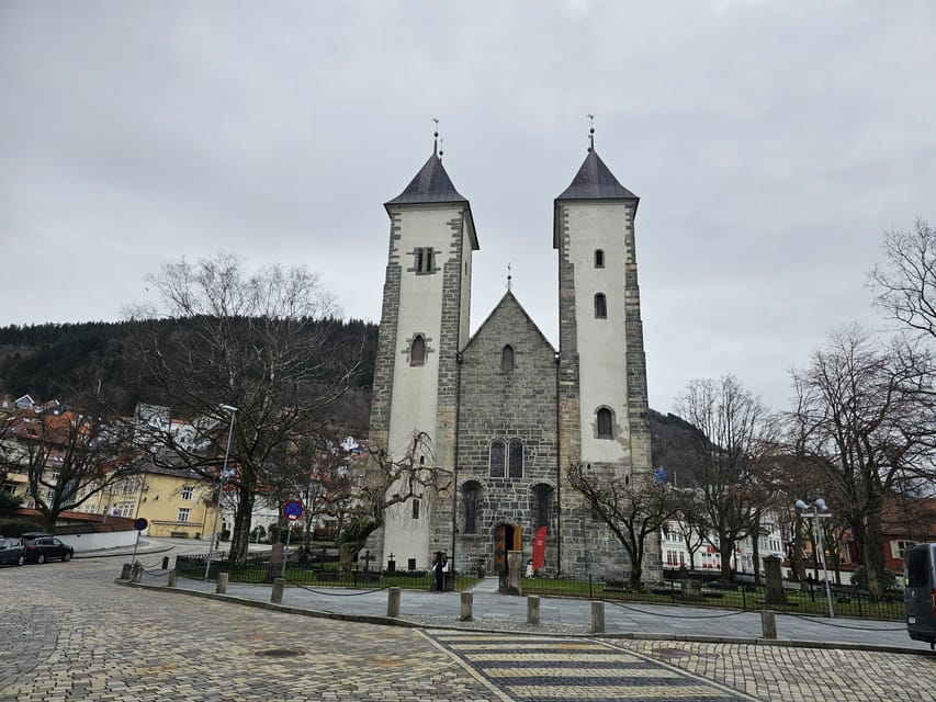 Bergen's Twilight Magic: An Evening Adventure - How the private guide changes the experience