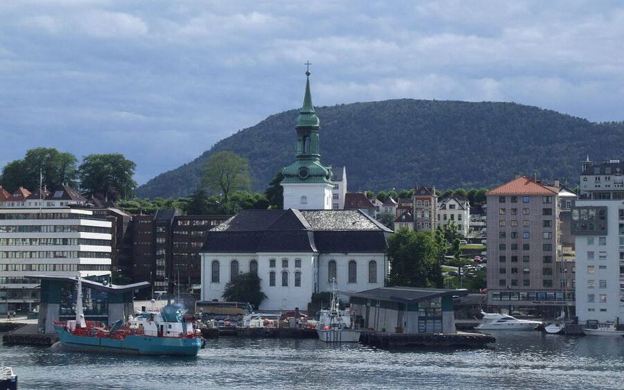 Bergen: Sightseeing Cruise of Bergen's Historic Landmarks - What the boat is like for a one-hour ride