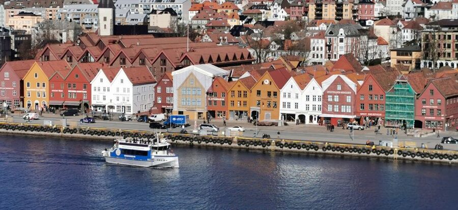 Bergen: Sightseeing Cruise of Bergen's Historic Landmarks - Skuteviken and Sandviken’s old warehouses