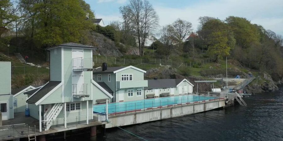 Bergen: Sightseeing Cruise of Bergen's Historic Landmarks - Waterfront homes at Måseskjæret and Verftet