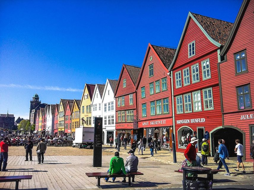 Bergen: Sightseeing Cruise of Bergen's Historic Landmarks - Nordnes Sjøbad and the return to the city center