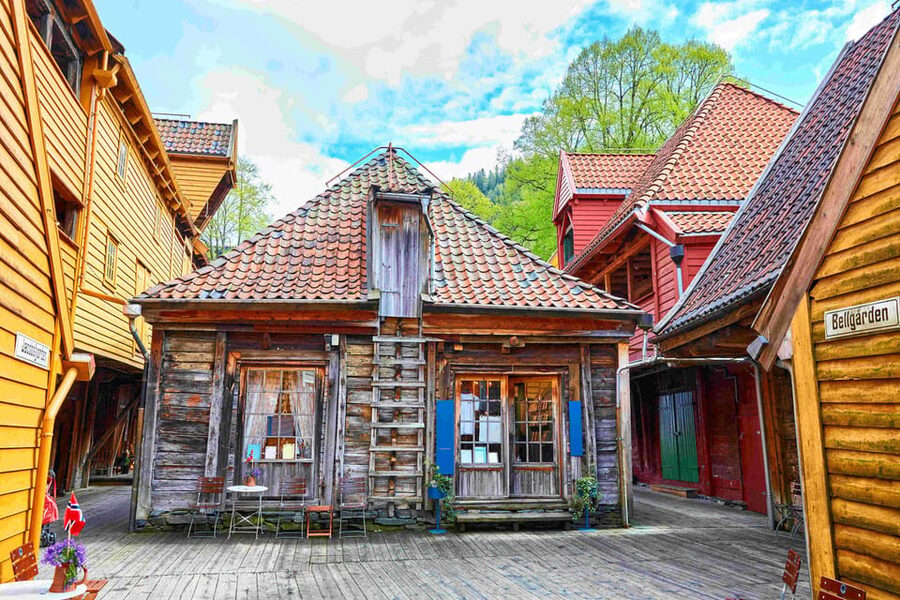 Bergen: Sightseeing Walking Tour with Ferry Ride - St. Mary’s Church and Bergenhus Fortress