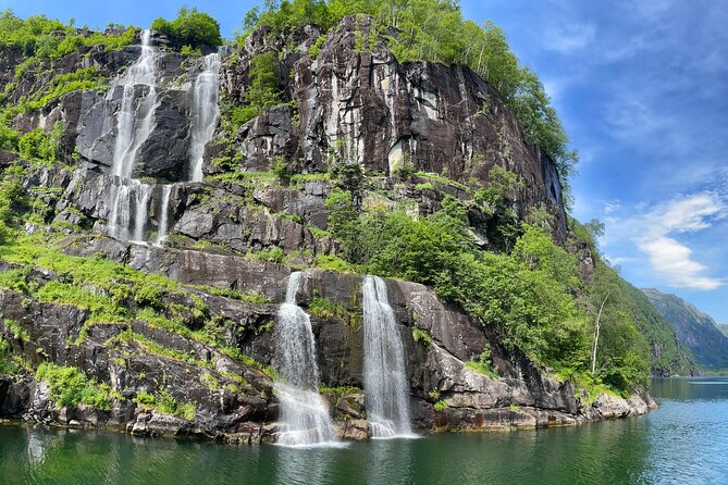 Bergen to Hardangerfjord VIP car + private yacht Fjord cruise - Leaving Bergen for Norheimsund