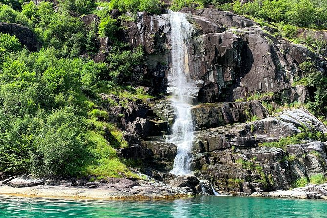 Bergen to Hardangerfjord VIP car + private yacht Fjord cruise - The drive back through Samnanger Municipality