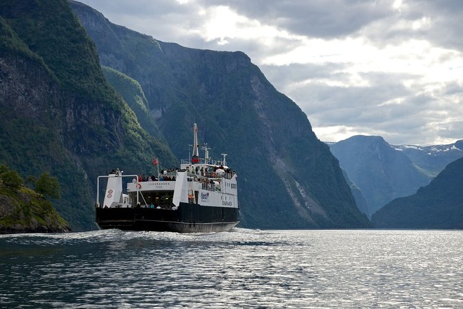 Bergen to Sognefjord Private Roudtrip with Cruise and Flasmbana - Flåm gives you one hour to eat and explore