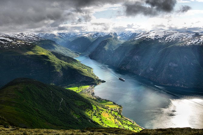 Bergen to Sognefjord Private Roudtrip with Cruise and Flasmbana - Tvindefossen brings an early waterfall stop