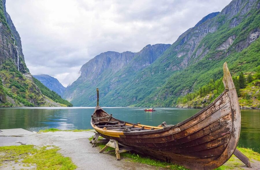 Bergen: Viking Village, Nærøyfjorden Cruise and Flåm Railway - Who should book this day trip?