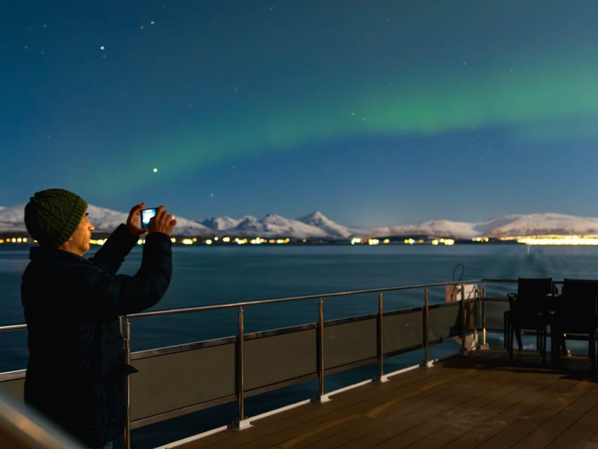 Bodø: Northern Lights Cruise - Leaving Bodø after dark