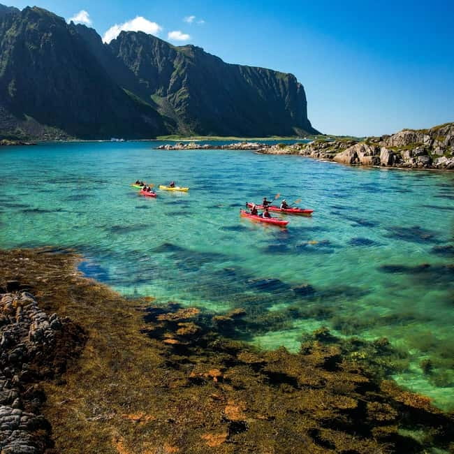 Bøstad: Kayaking Tour in Lofoten with Snacks - The small island stop, with snacks and hot drinks
