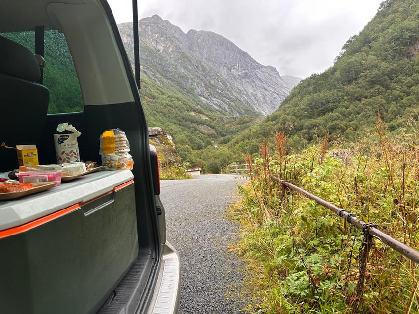 Briksdal Glacier and Loen Skylift Tour with Transfer - What a private guide changes