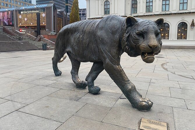 Central Oslo Guided Walking Tour with Local Guide - Meeting the Tiger at Jernbanetorget