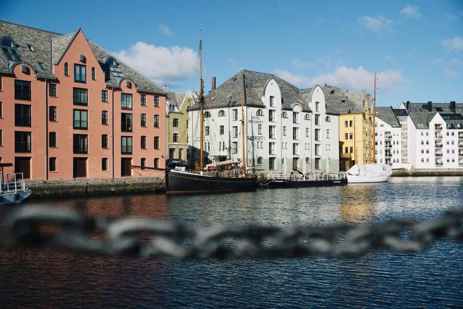 City walk in Ålesund: Art Nouveau, sea views, and insider tips - Key points at a glance